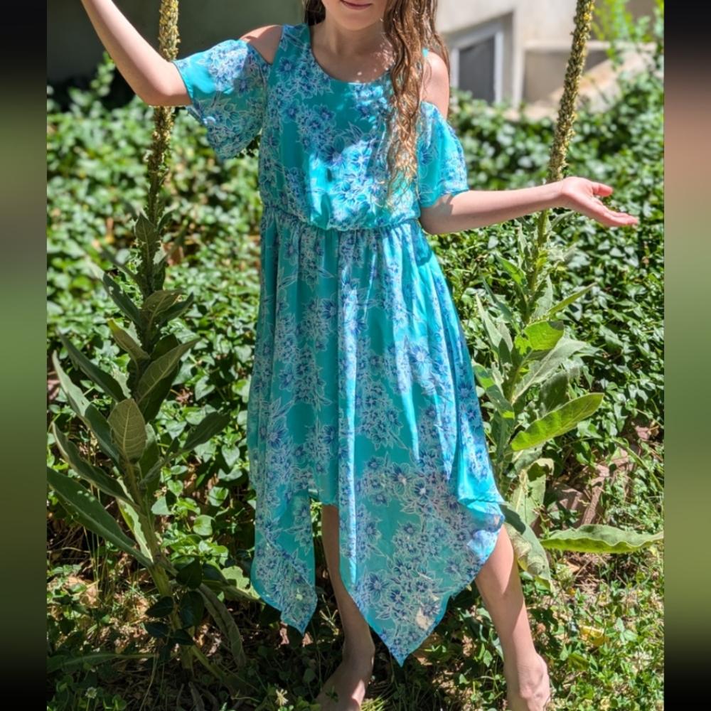 My Michelle Girl’s Lined Elastic Handkerchief Cold shoulder Dress, Size 8
